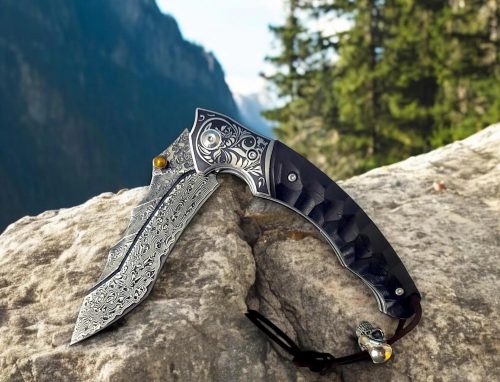 Hand-Forged 107 Layers VG10 Core Damascus Steel Folding Knife