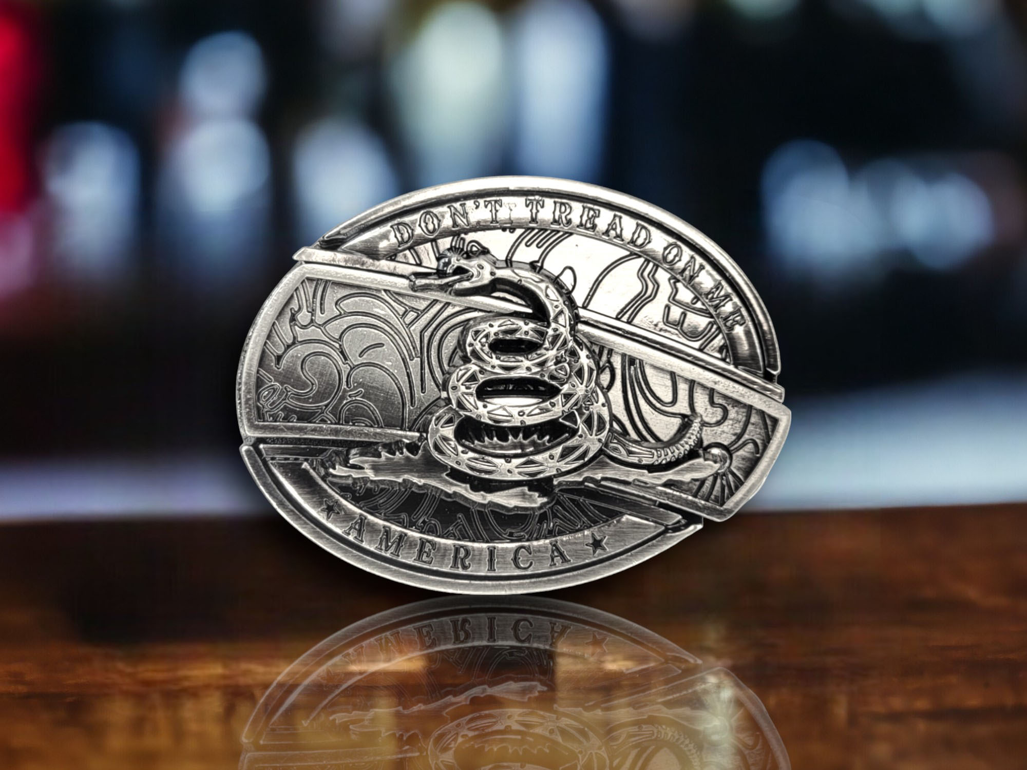 “Folding Knife Belt Buckle with Don't Tread On Me Symbol and concealed knife access.