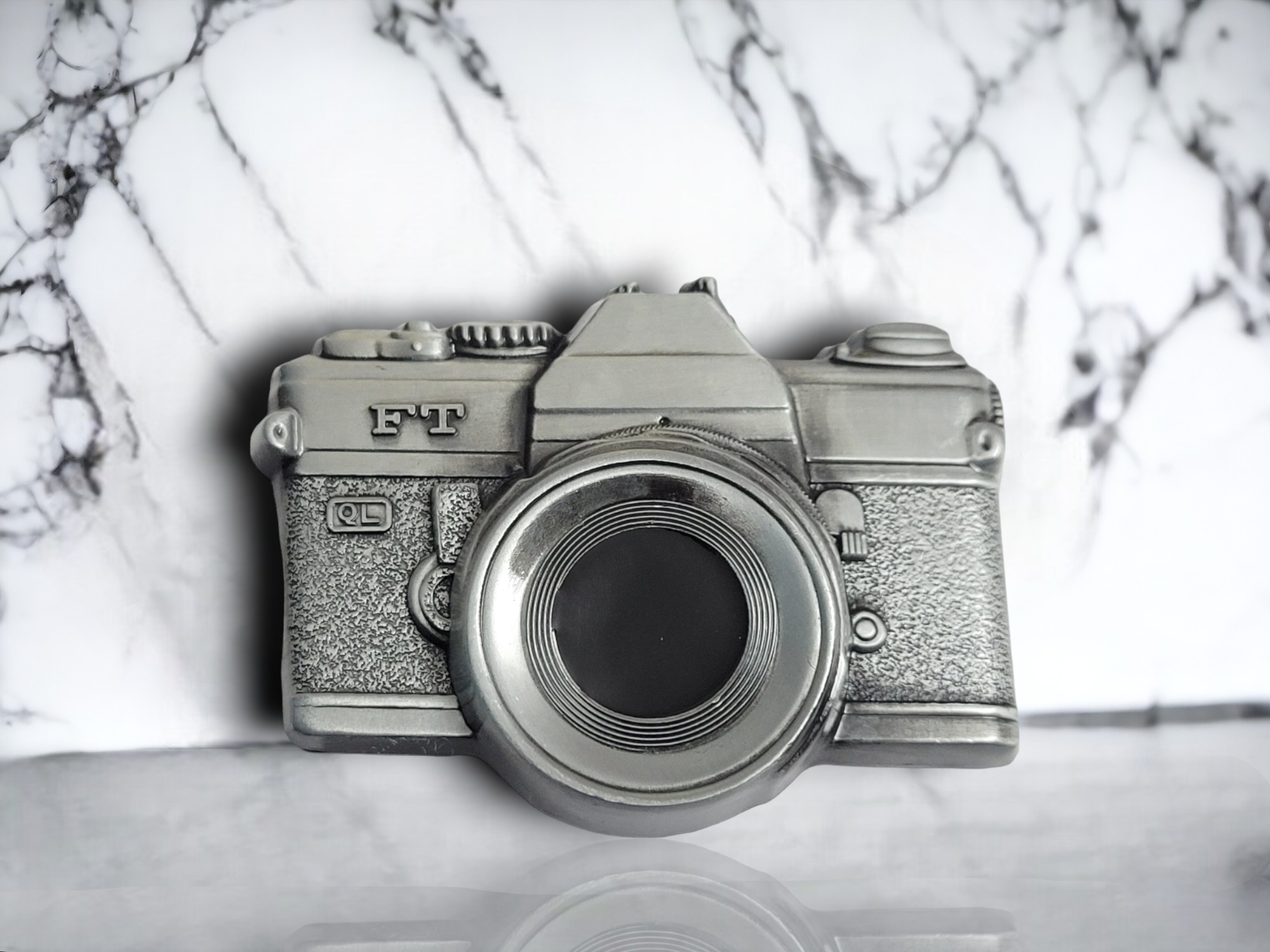 Western Style Fashion Belt Buckles (2) Vintage silver belt buckle featuring a 3D camera design with intricate antique-inspired detailing.